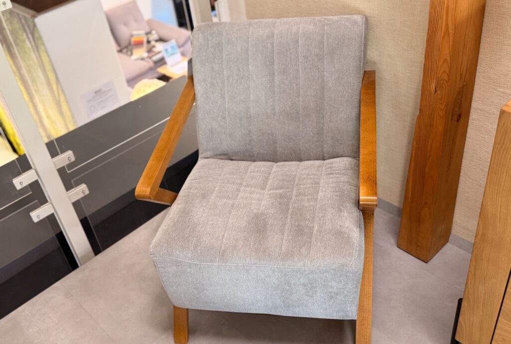 EKSPONAT fotelj DYLA