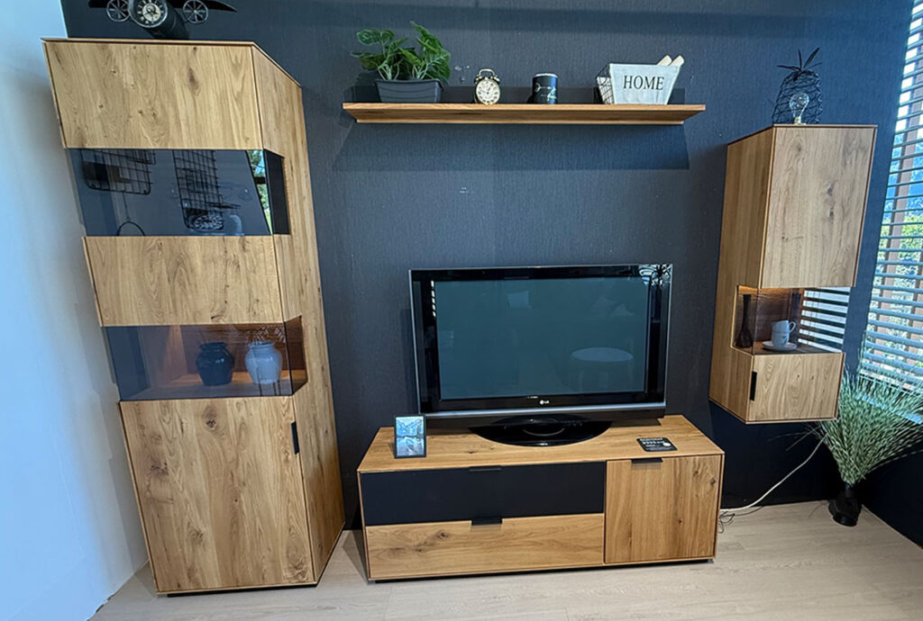 EKSPONAT dnevni regal LUGANO